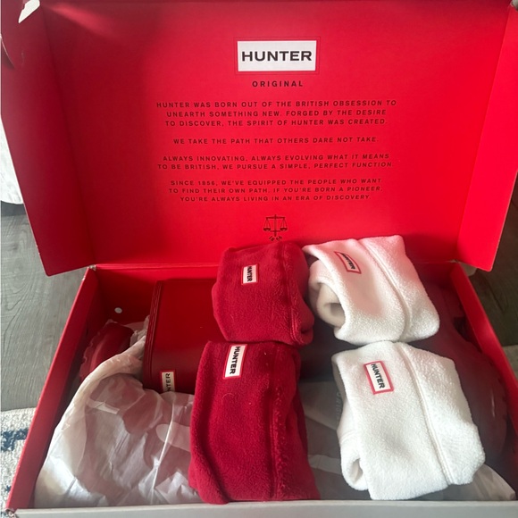 Hunter Tall Rain Boots Hunter Socks Included - Picture 5 of 7